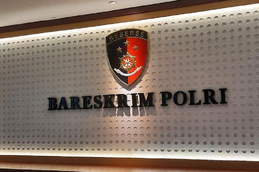 Adik Ipar Jokowi Bawa Bukti Ijazah Asli Diserahkan ke Bareskrim untuk Penyelidikan